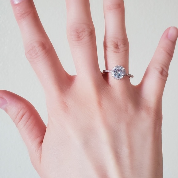 ROUND STONE LUXURY STERLING SILVER RING - Picture 8 of 8